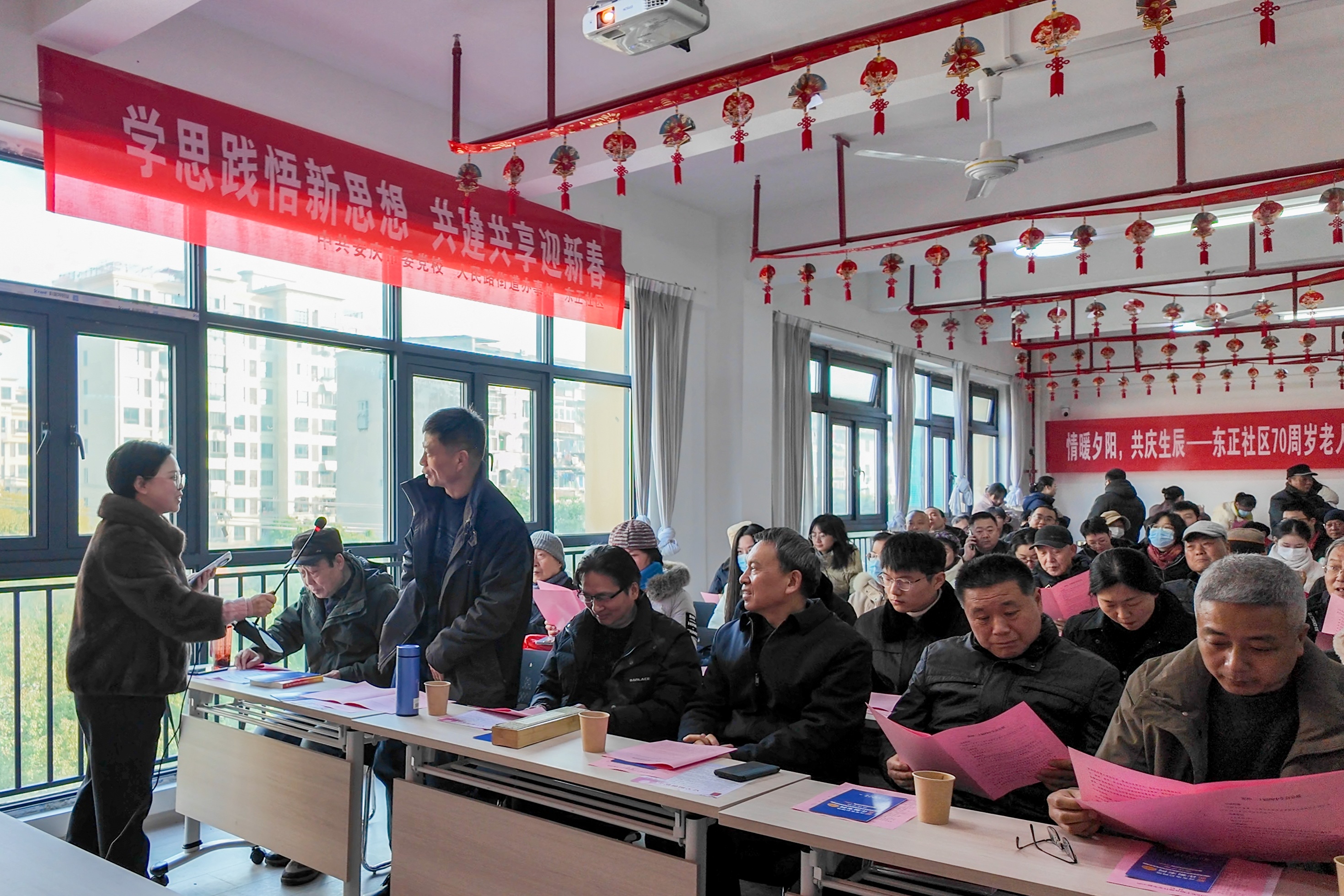 春至东正暖 情融邻里间   ——市委党校赴东正社区开展“双联系双报到双服务”活动侧记